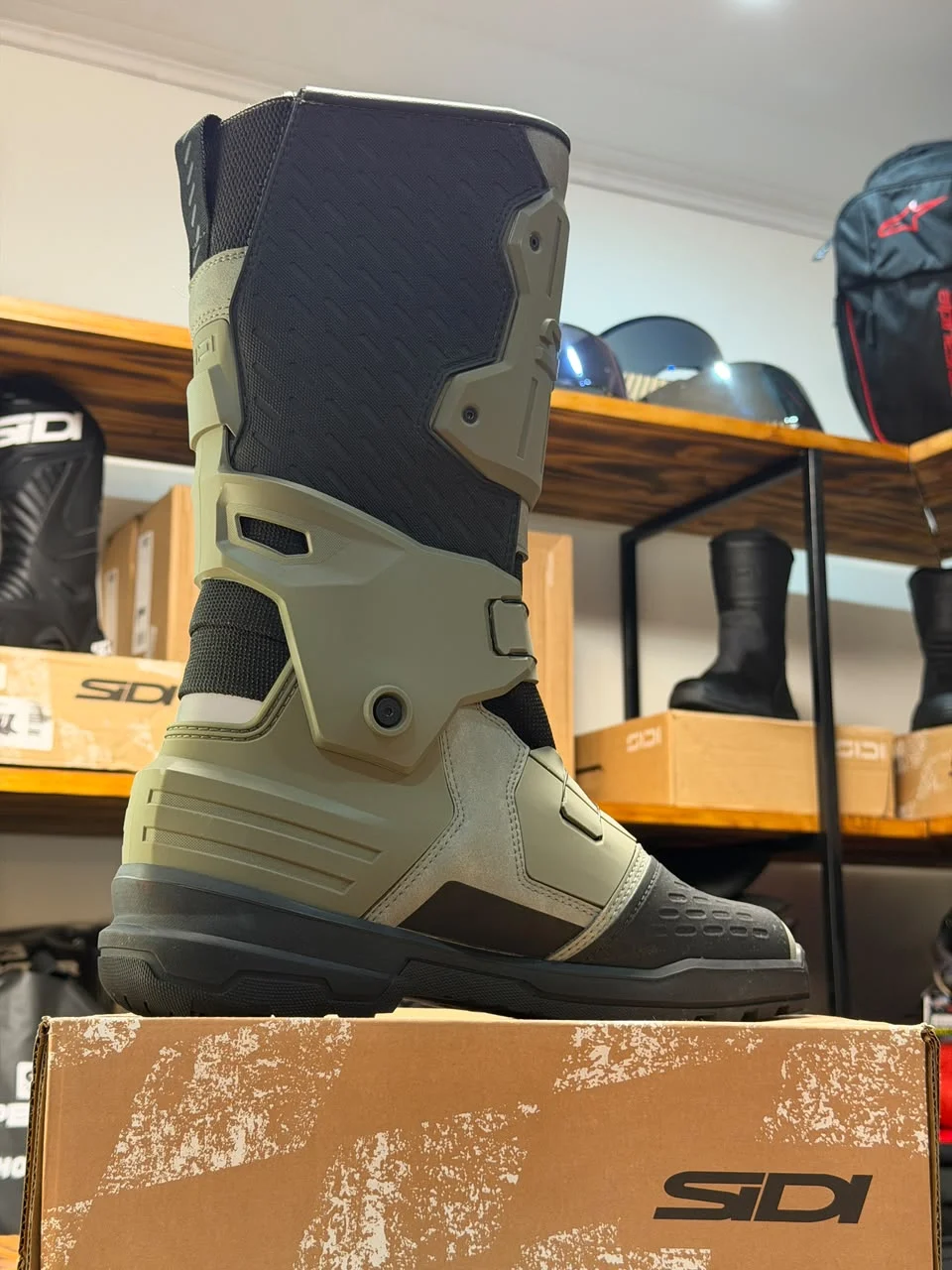 Botas SIDI Taurus Gore Tex Color Gris Taupe y Verde Salvia - Imagen 5