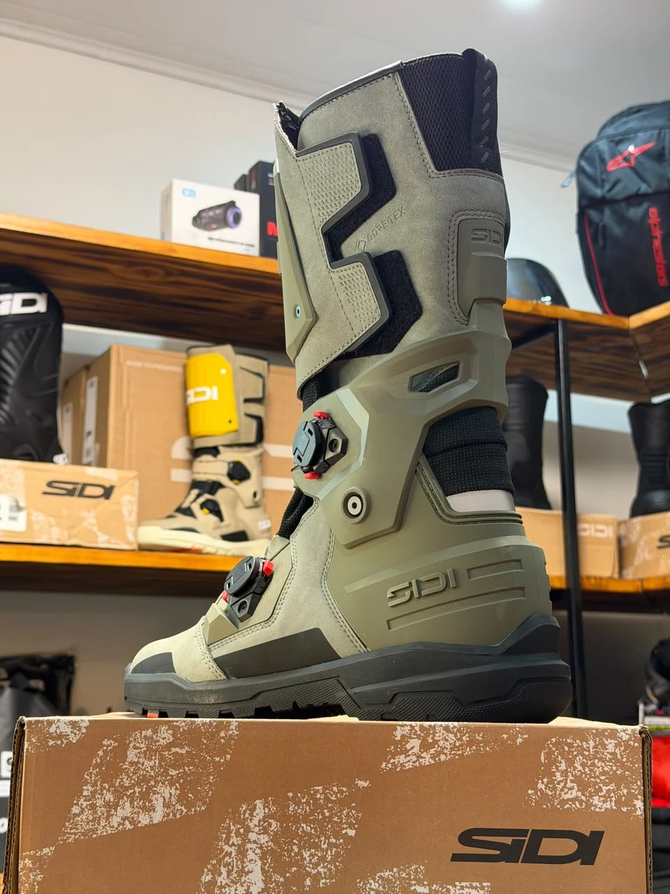 Botas SIDI Taurus Gore Tex Color Gris Taupe y Verde Salvia - Imagen 3